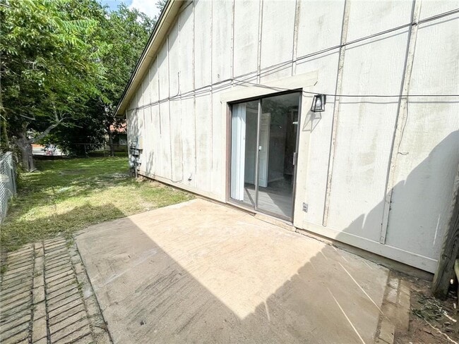 Building Photo - 12407 Tree Line Dr