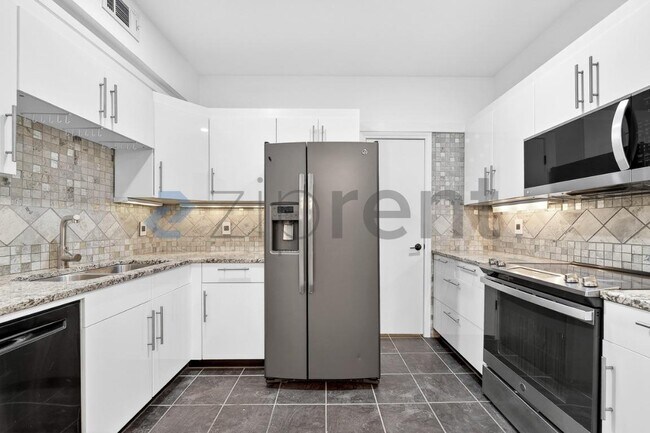 Building Photo - 4040 Avondale Ave