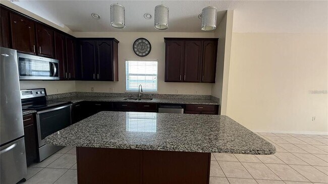 Building Photo - 979 Hacienda Cir