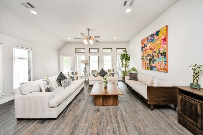 Building Photo - 2206 Forest Trace Ln