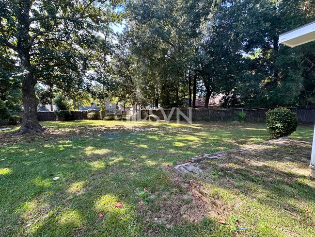 Building Photo - 110 Windsor Dr