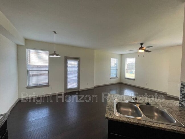 Building Photo - 3617 Valley Vista Dr