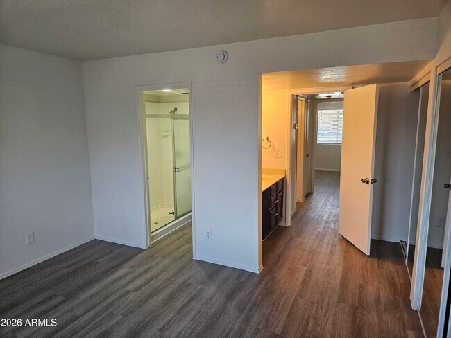 Building Photo - 3810 E Earll Dr