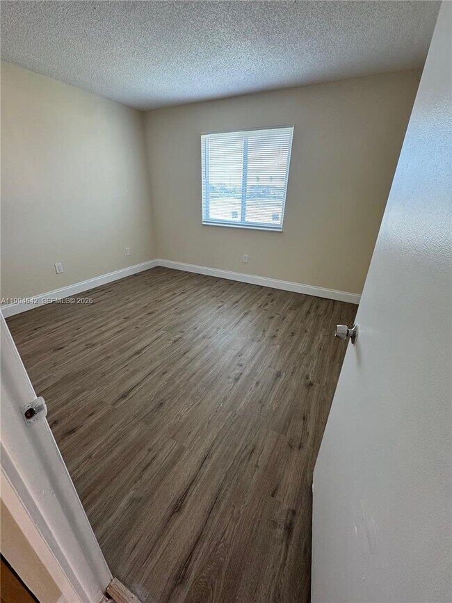 Building Photo - 14830 Naranja Lakes Blvd