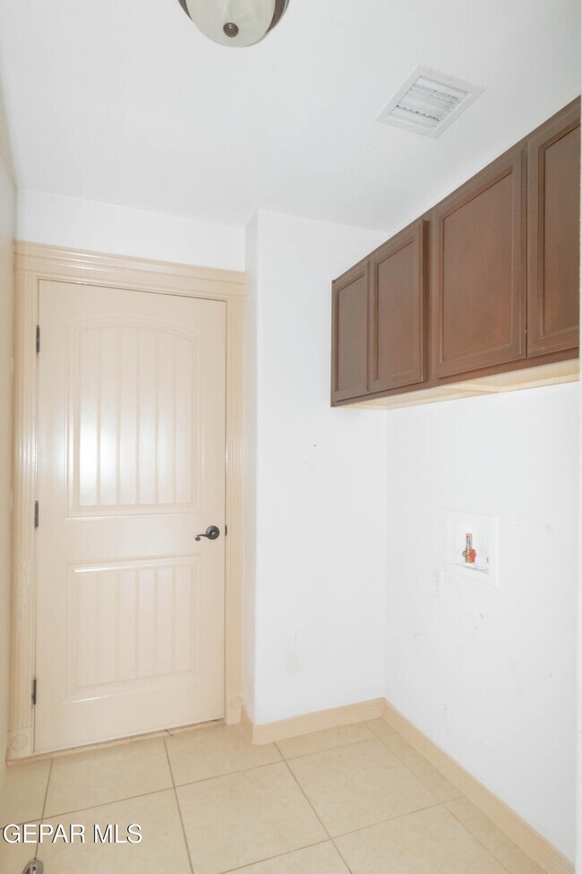 Building Photo - 5349 Jose Duran Ln