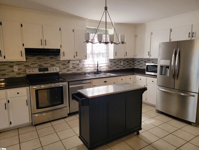 Building Photo - 503 Hillandale Rd