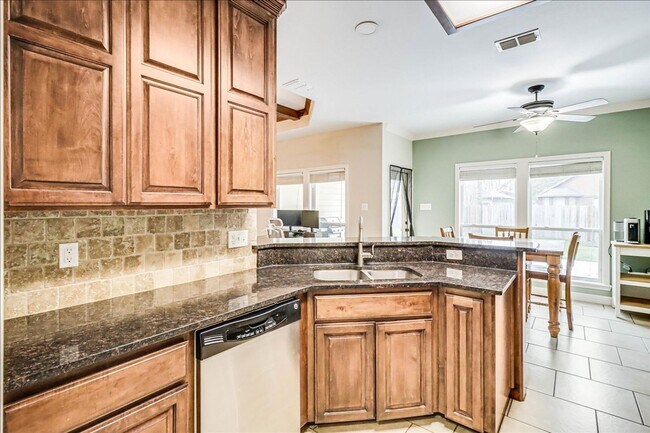 Building Photo - 2518 Date Palm Dr