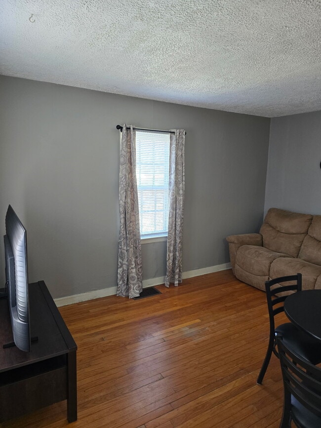 Building Photo - 309 S Van Doren St