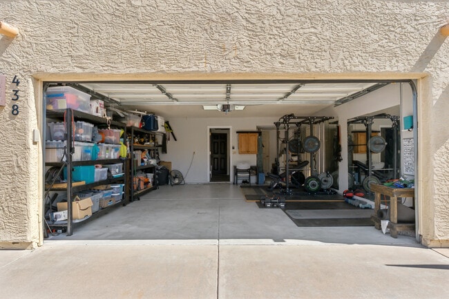 Building Photo - 438 E Larkspur Ln