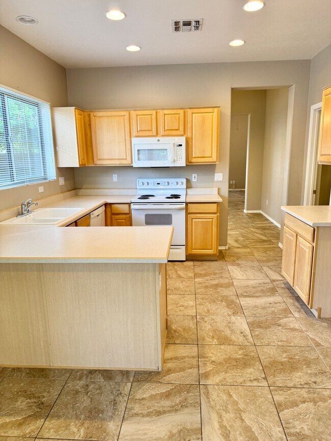 Building Photo - 40228 N Patriot Way