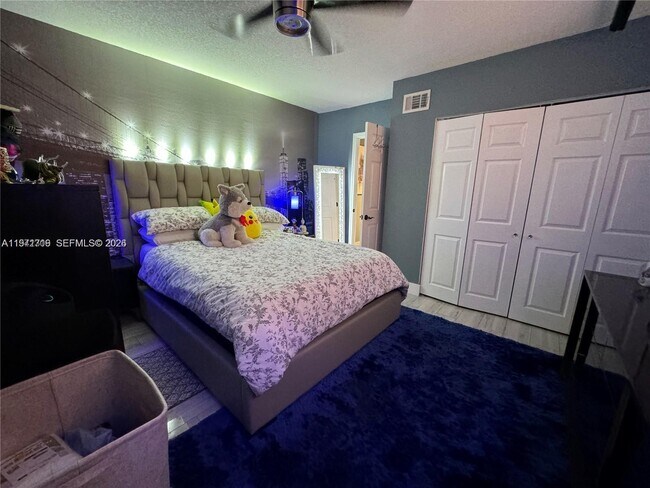 Building Photo - 3870 W 8th Ln