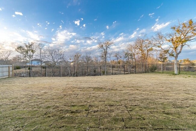 Building Photo - 213 Riverhill Cv