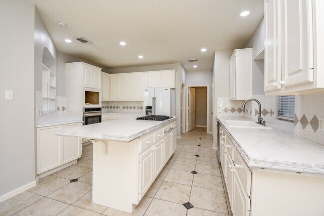 Building Photo - 2810 Grassy Knoll Ct