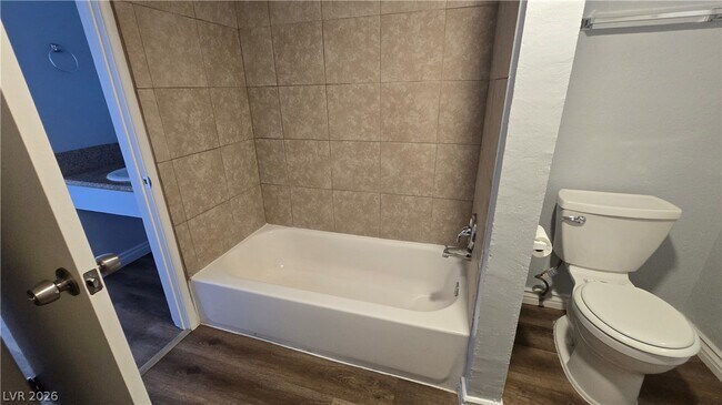 Building Photo - 716 N 11th St