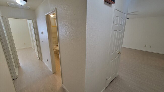 Building Photo - Sunnyside & Montero