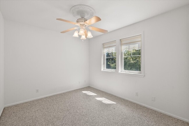 Building Photo - 100 Jackson Creek Dr