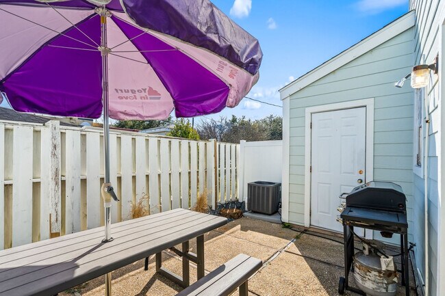 Building Photo - 405 13th Ave S