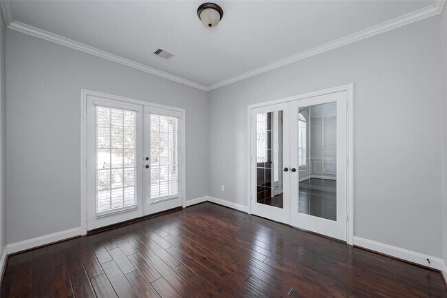 Building Photo - 46 Sandwell Place