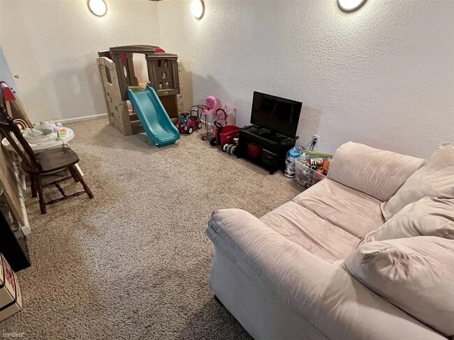 Building Photo - 2669 Deake Ave