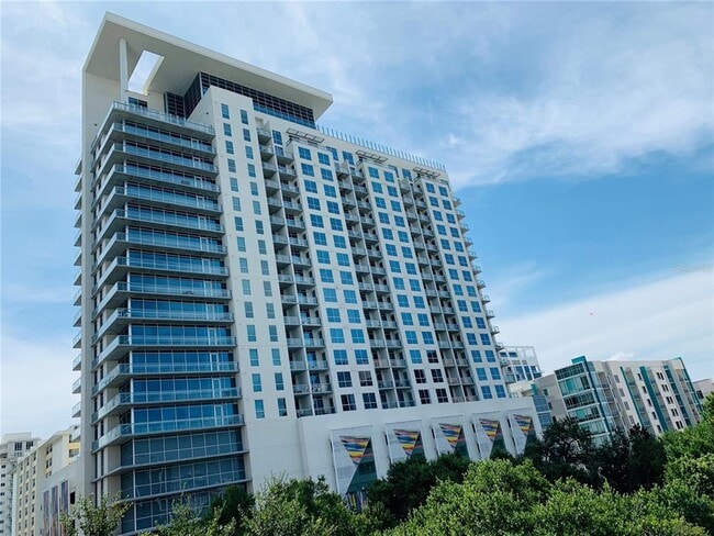 Building Photo - 100 Lake Ave