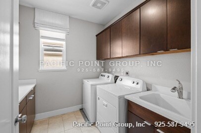Building Photo - 285 Bear Creek Dr