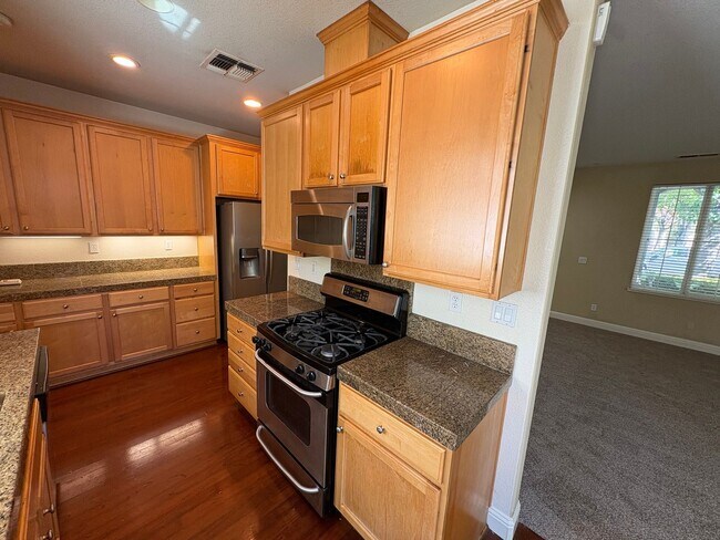Building Photo - Beautiful 3 bed 2 Bath Home in Mountain House