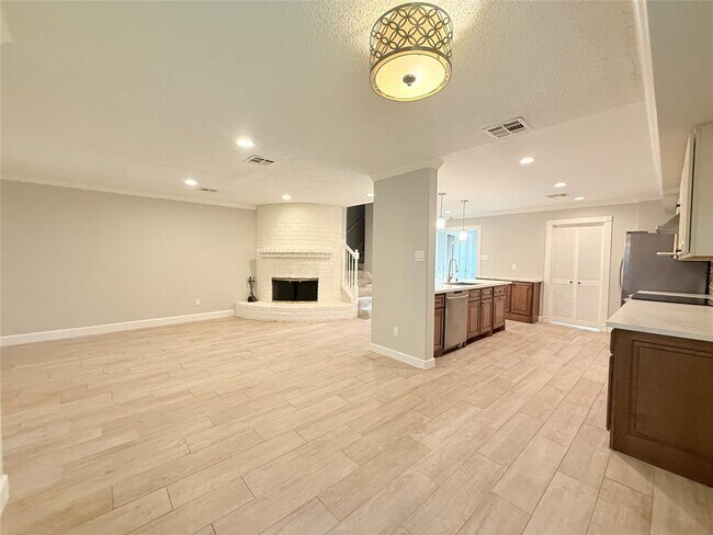 Building Photo - 9398 Beechnut St