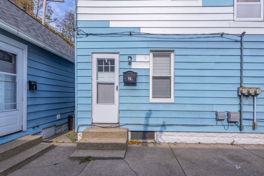 Building Photo - 1326 W 69th St