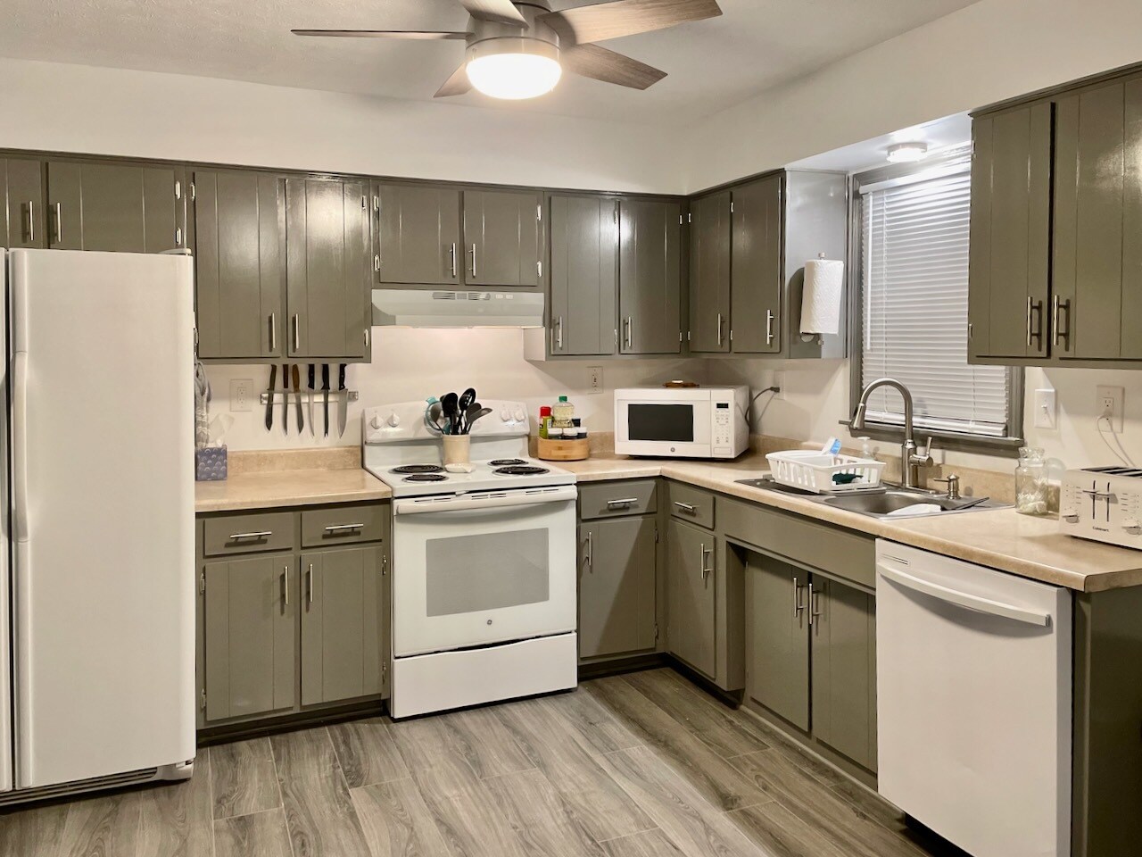 Building Photo - 145 Ridgeway Dr W