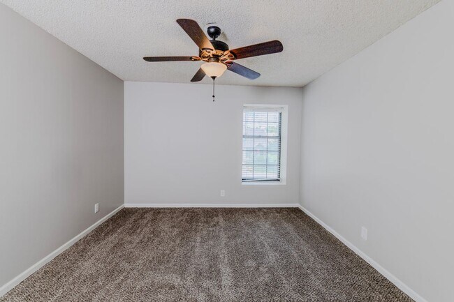 Building Photo - 6811 W 149th Terrace