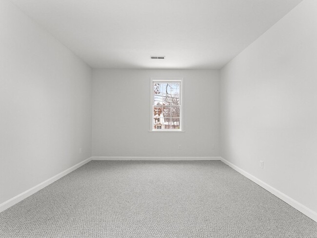 Building Photo - 28 Crestview Dr