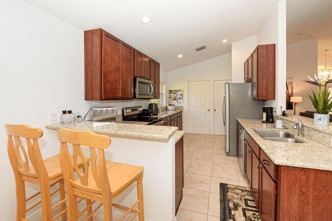 Building Photo - 9756 Palm Breezes Dr