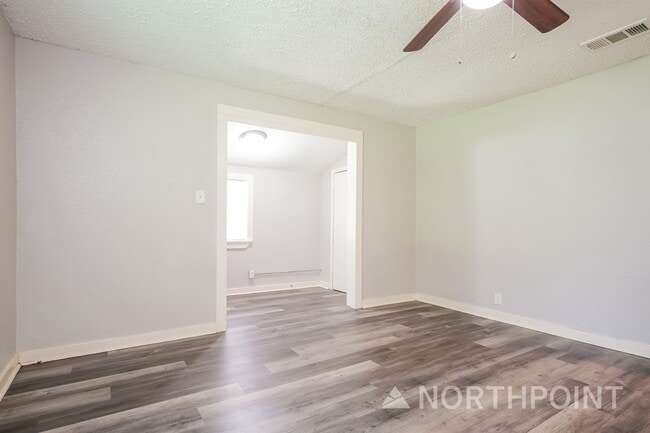 Building Photo - 2 BR/1BA | Newly Renovated Single Family Home |  Gated backyard