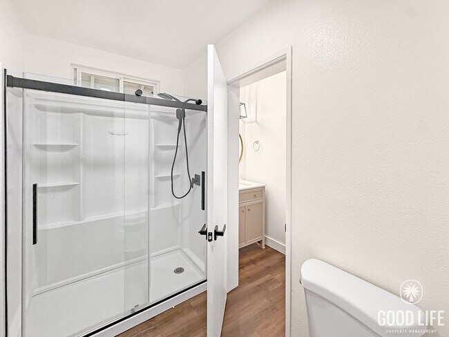 Building Photo - Updated 4B 2BA Home in Paradise Hills w/ S...