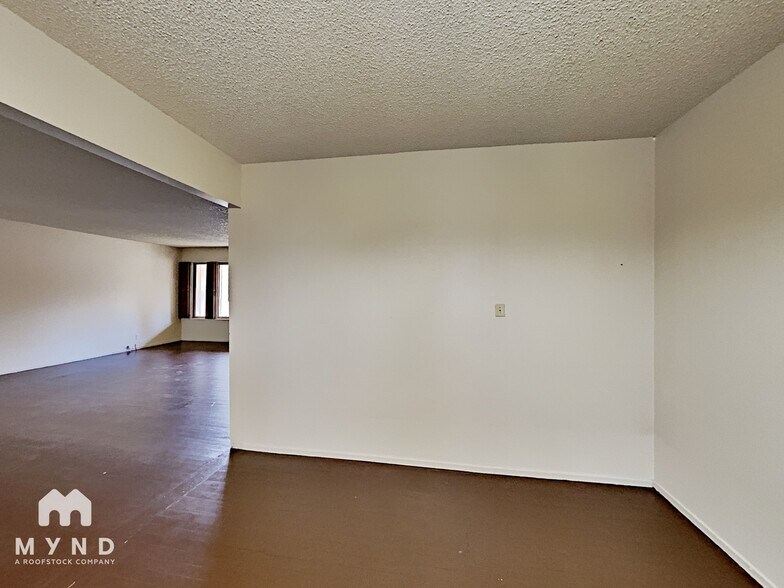 Building Photo - 750 Rhode Island Dr