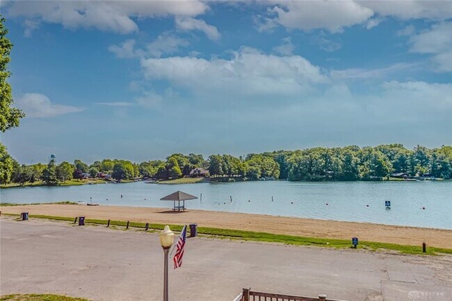 Building Photo - 679 Lakengren Dr