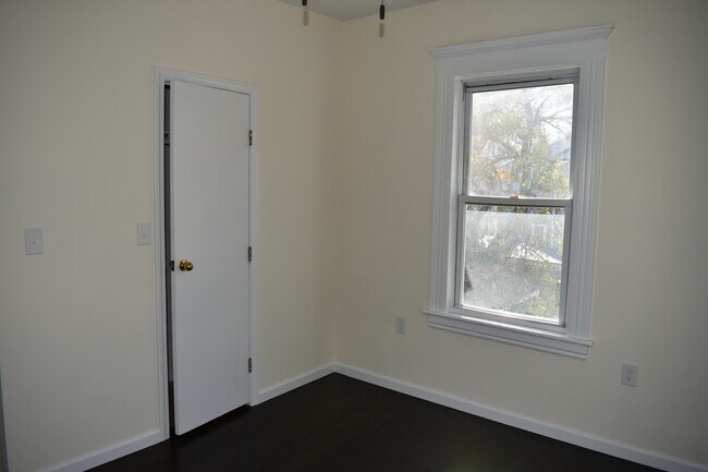 Building Photo - 47 Gem Ave