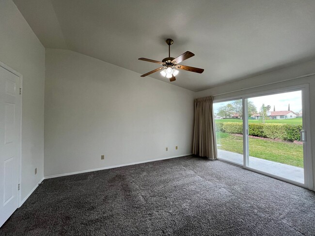 Building Photo - 924 Torrey Pines Dr