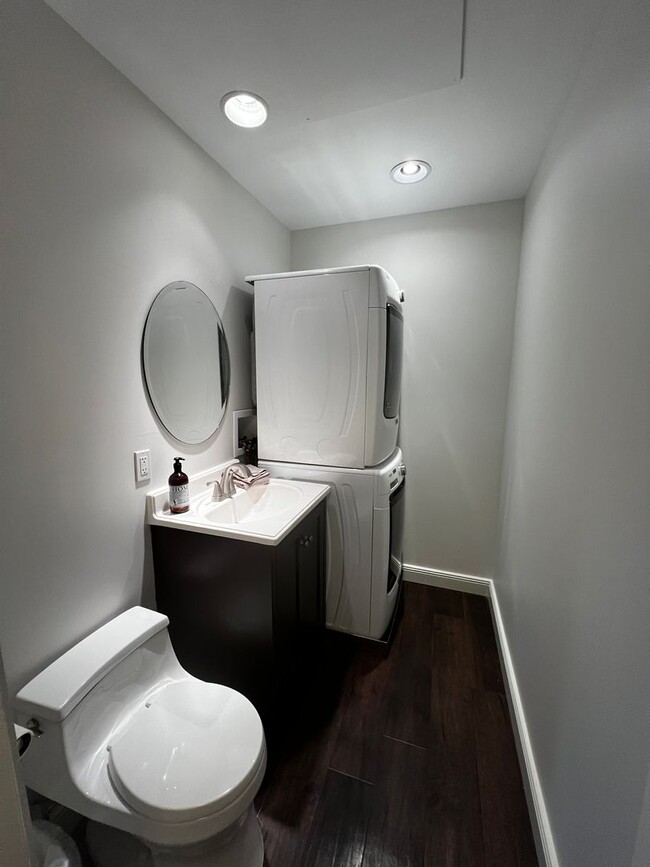 Building Photo - Beautiful Fifteenth floor Furnished one Bedroom with Views