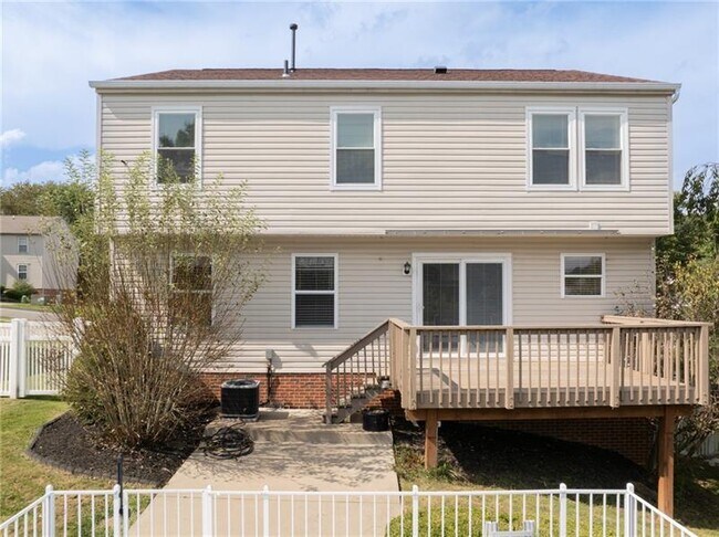 Building Photo - 1421 Sandstone Dr
