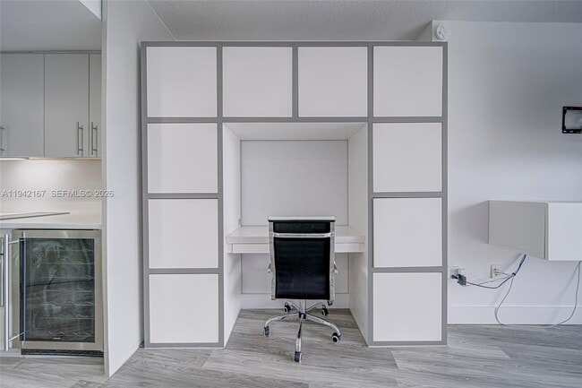 Building Photo - 1750 N Bayshore Dr