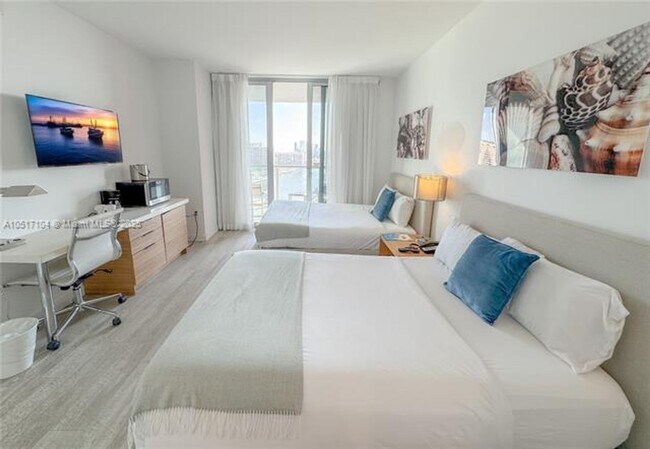 Building Photo - 2602 E Hallandale Beach Blvd