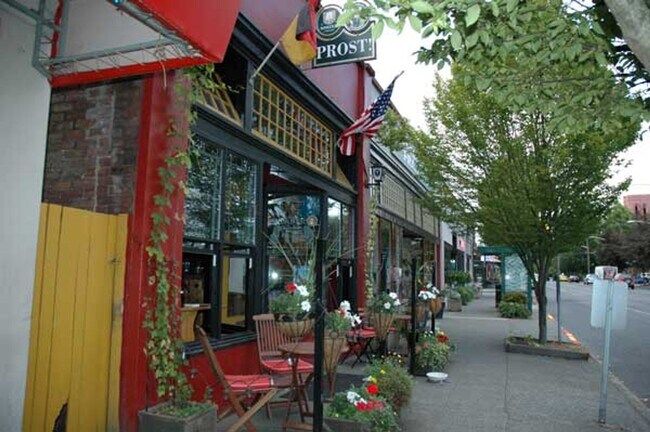 Building Photo - Amazing 2bed/1bath Corner Unit in Phinney ...