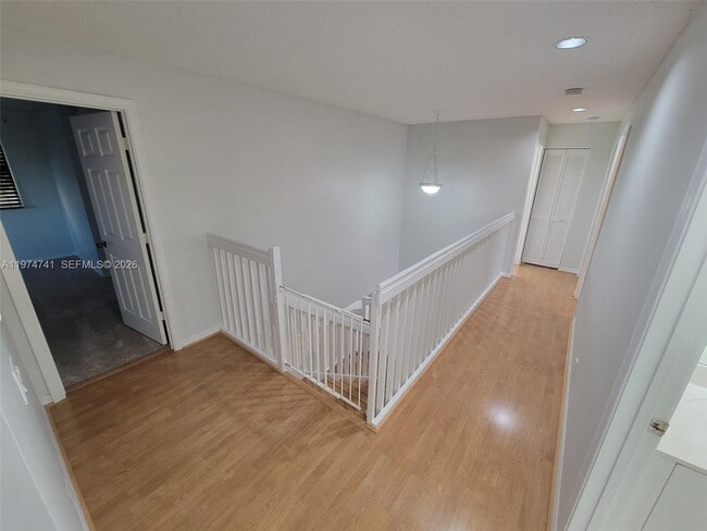 Building Photo - 723 Juniper Ln