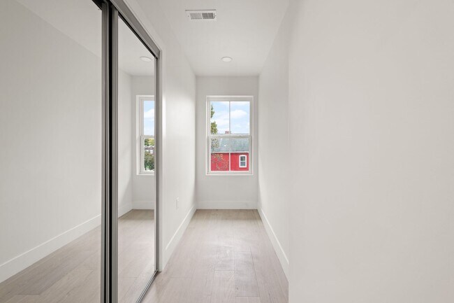 Building Photo - DC1026