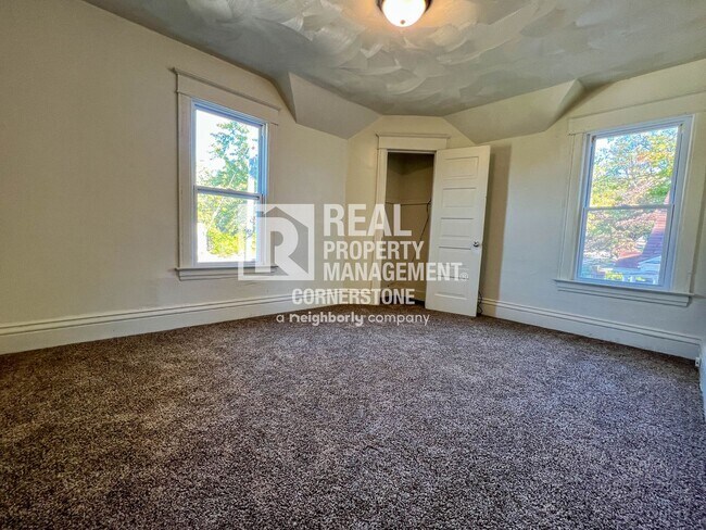 Building Photo - 2-Bedroom Townhome-Style Duplex with Priva...