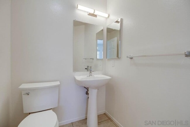 Building Photo - Modern Beach House