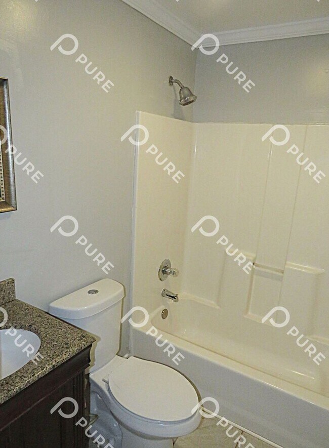 Building Photo - 3510 Avondale!