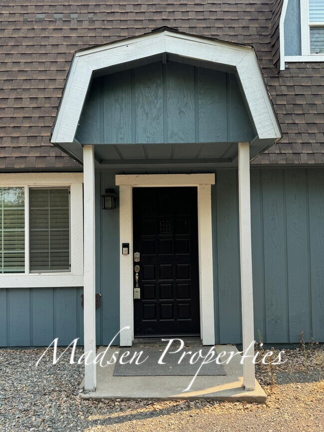 Building Photo - 20 Fairhill Dr