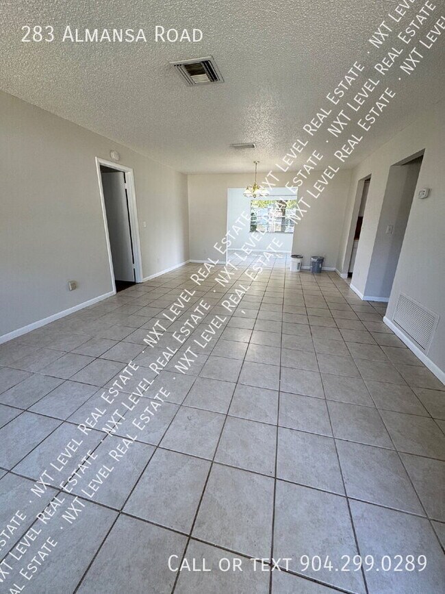 Building Photo - 283 Almansa Rd